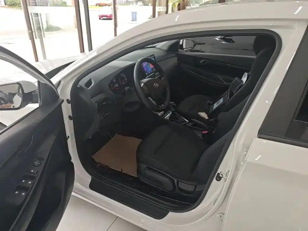 Hyundai Elantra 2020 1.6L Automatic GL Edition — миниатюра 15