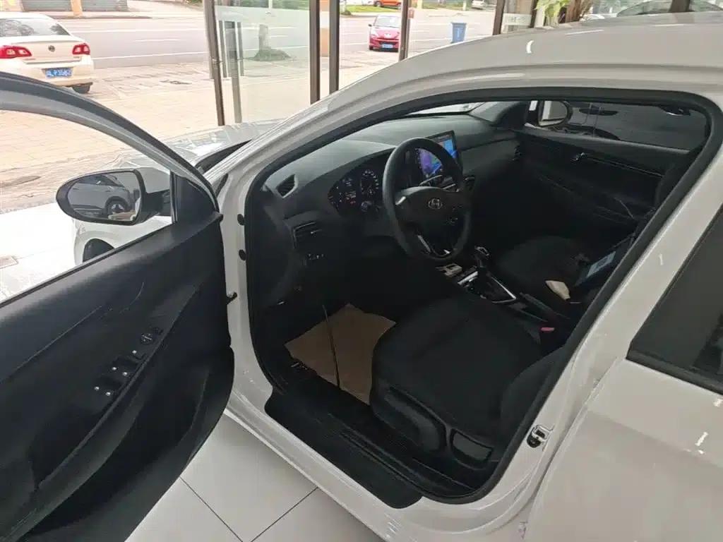 Hyundai Elantra 2020 1.6L Automatic GL Edition — миниатюра 16