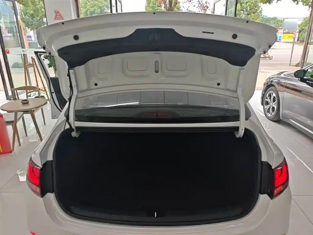 Hyundai Elantra 2020 1.6L Automatic GL Edition — миниатюра 19