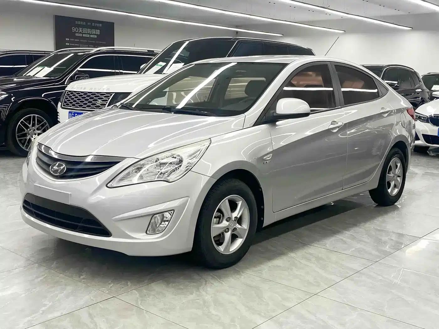 2010 Hyundai Reina Sedan 1.4L Automatic Fashion GT — миниатюра 1