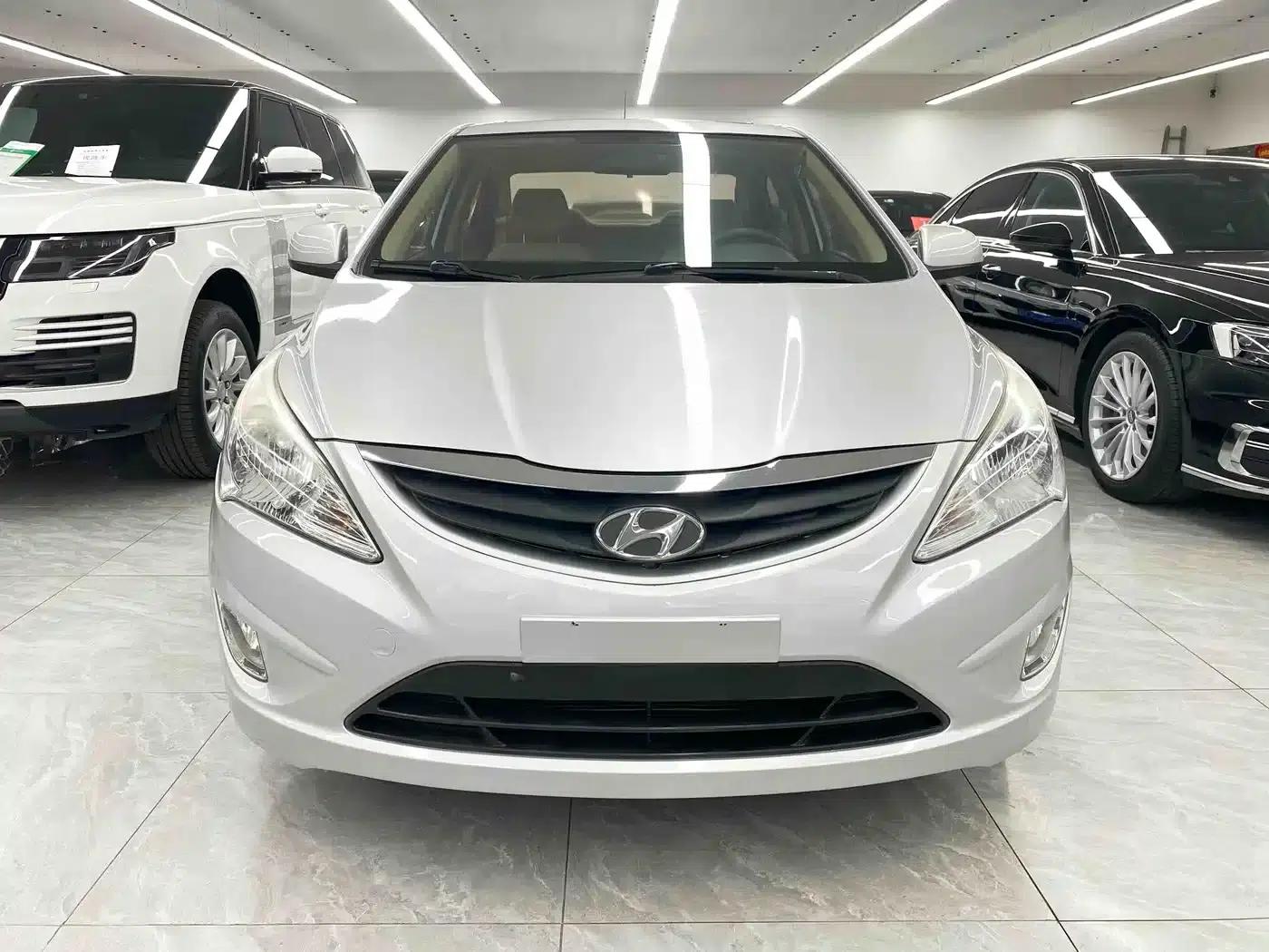 2010 Hyundai Reina Sedan 1.4L Automatic Fashion GT — миниатюра 2