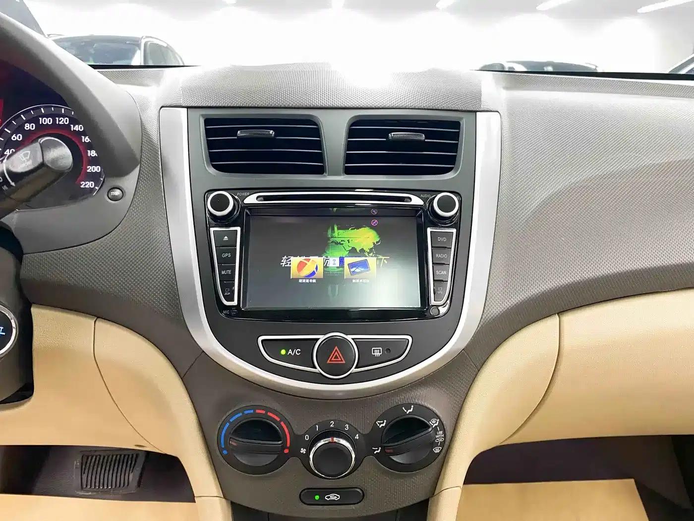 2010 Hyundai Reina Sedan 1.4L Automatic Fashion GT — миниатюра 11