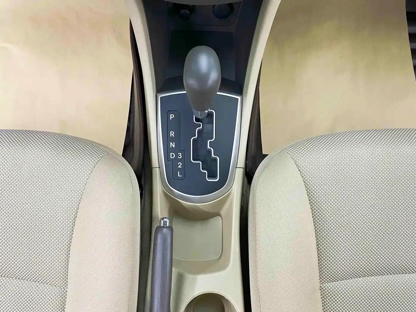 2010 Hyundai Reina Sedan 1.4L Automatic Fashion GT — миниатюра 13