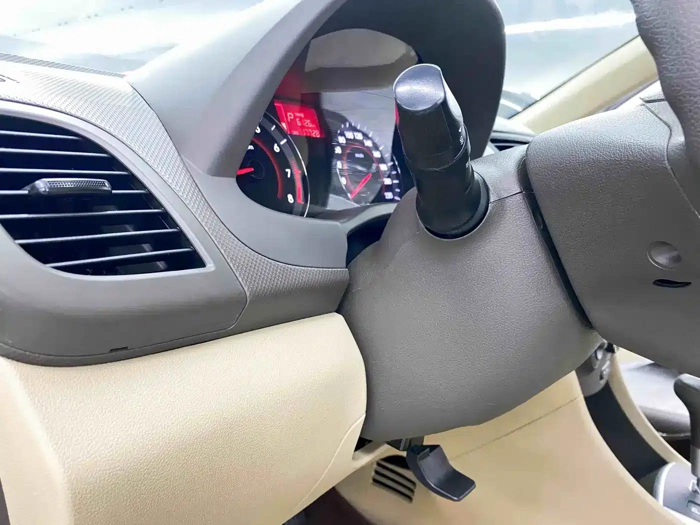 2010 Hyundai Reina Sedan 1.4L Automatic Fashion GT — миниатюра 15