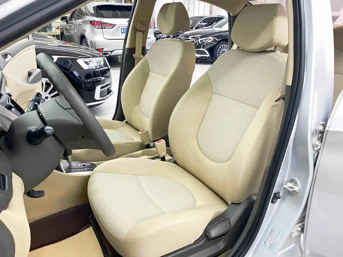 2010 Hyundai Reina Sedan 1.4L Automatic Fashion GT — миниатюра 16