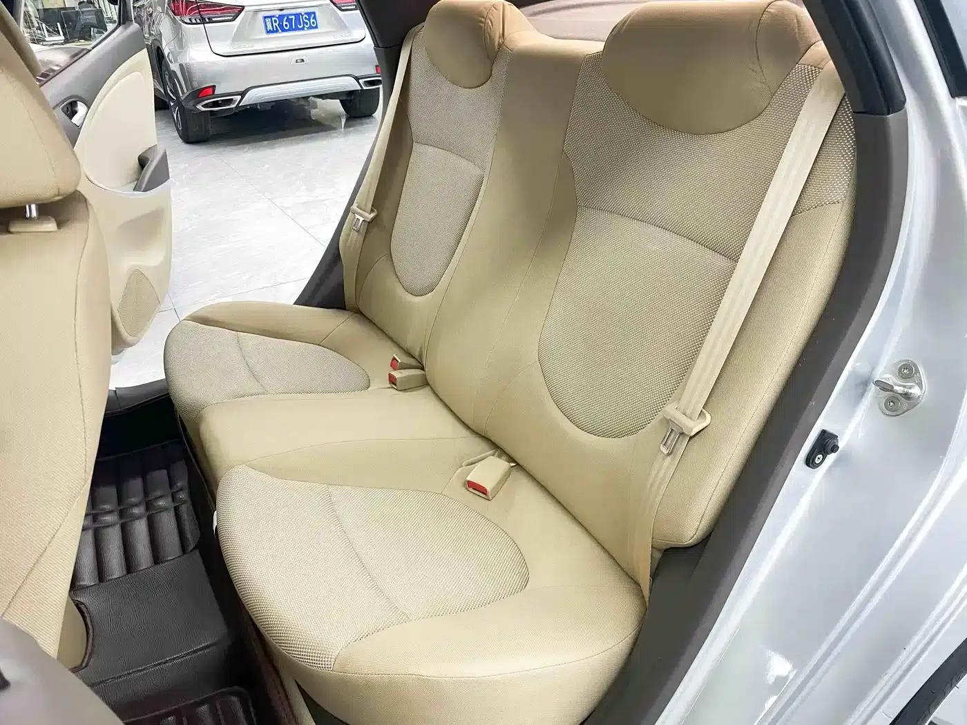 2010 Hyundai Reina Sedan 1.4L Automatic Fashion GT — миниатюра 18