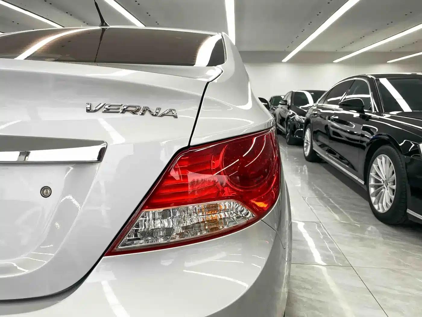 2010 Hyundai Reina Sedan 1.4L Automatic Fashion GT — миниатюра 20