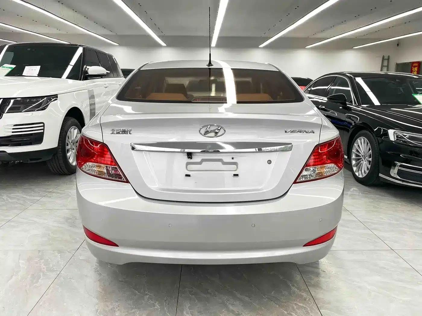 2010 Hyundai Reina Sedan 1.4L Automatic Fashion GT — миниатюра 5