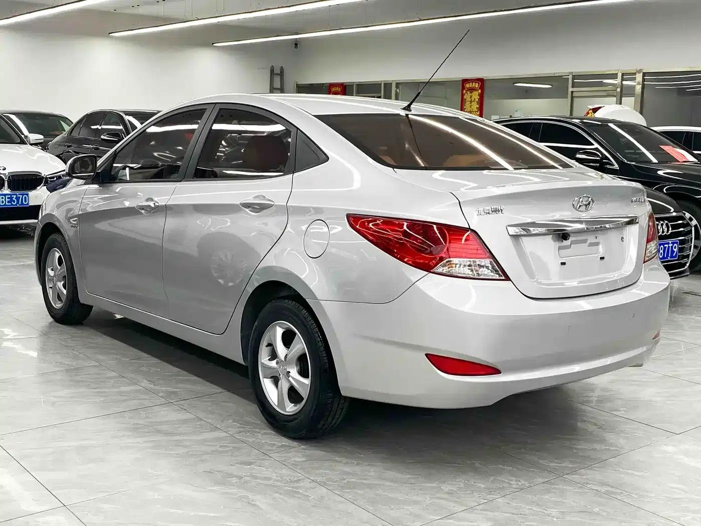 2010 Hyundai Reina Sedan 1.4L Automatic Fashion GT — миниатюра 6