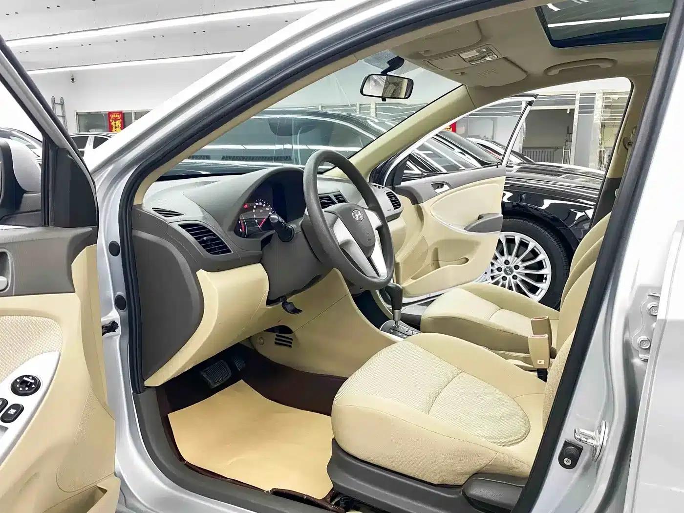 2010 Hyundai Reina Sedan 1.4L Automatic Fashion GT — миниатюра 7