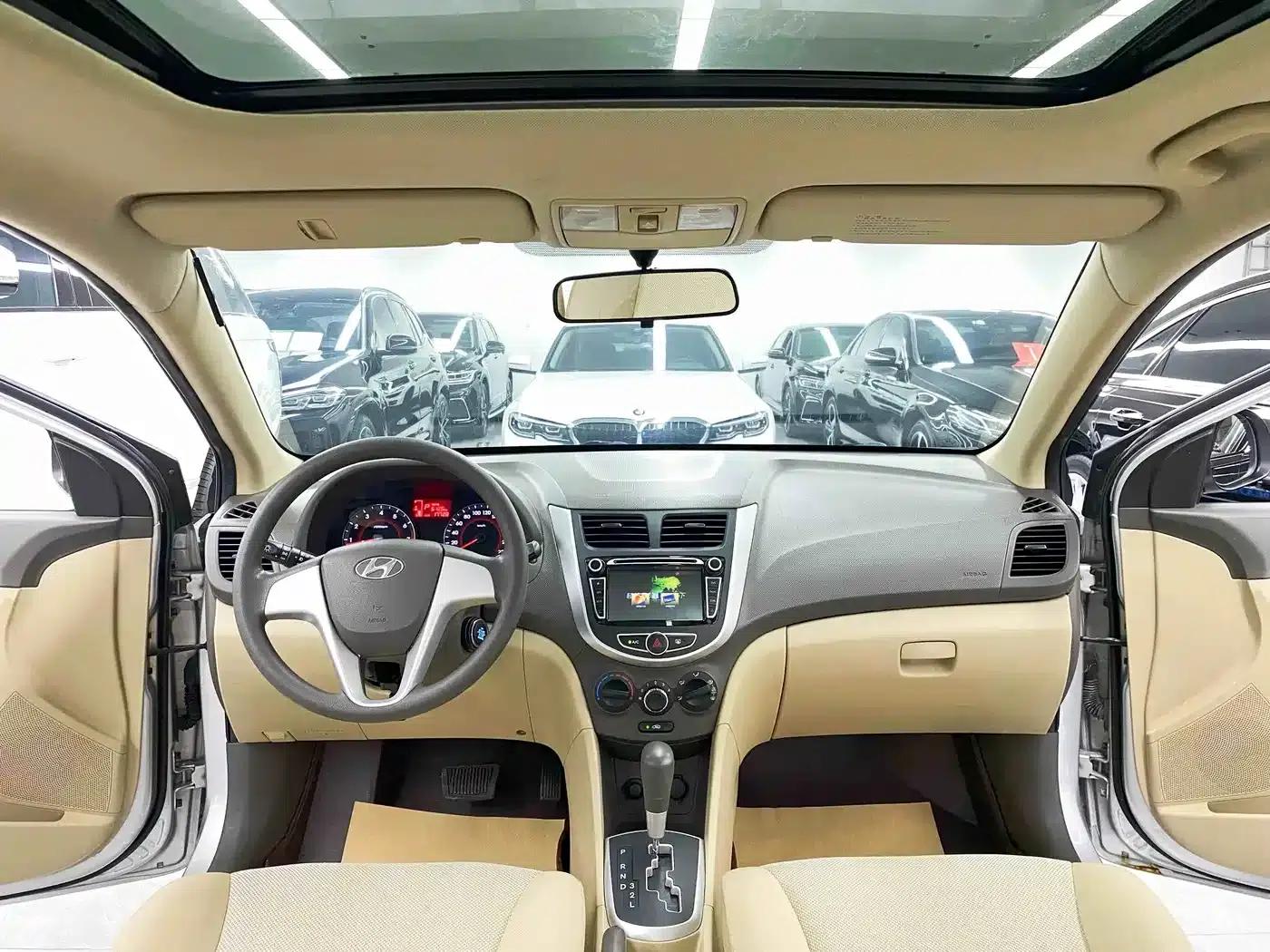 2010 Hyundai Reina Sedan 1.4L Automatic Fashion GT — миниатюра 9