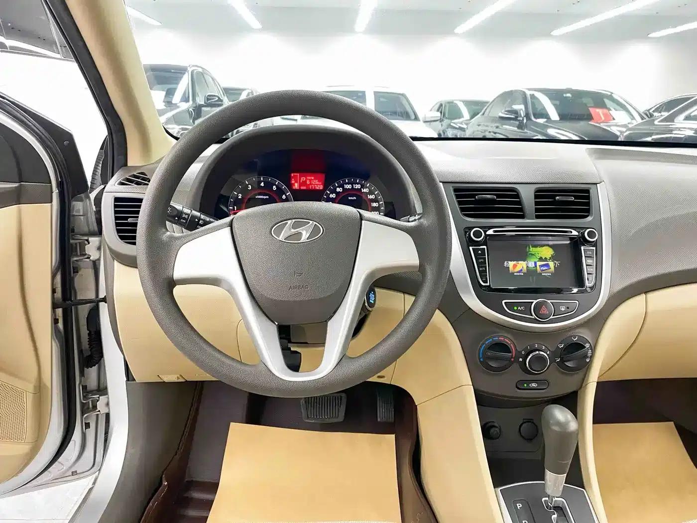 2010 Hyundai Reina Sedan 1.4L Automatic Fashion GT — миниатюра 10