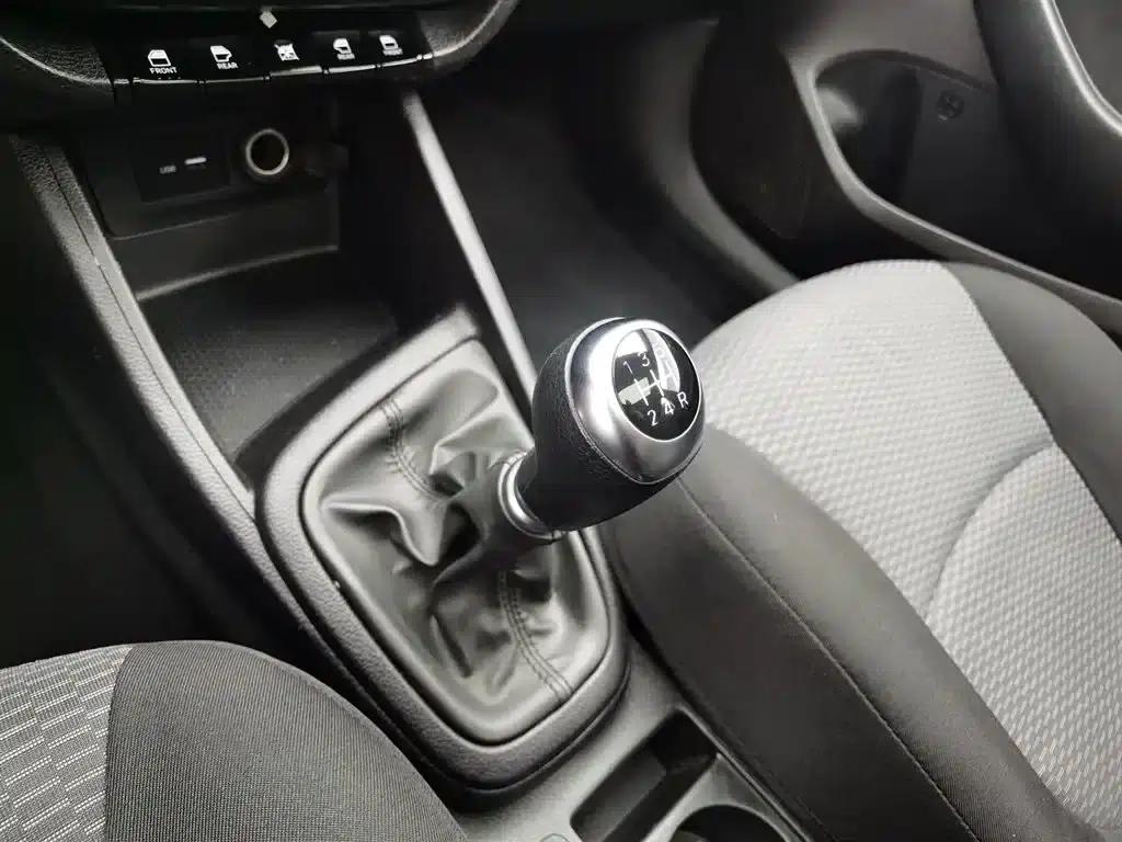 2017 Hyundai Reina 1.4L Manual Transmission with Sunroof (National V Emission Standard) — миниатюра 13