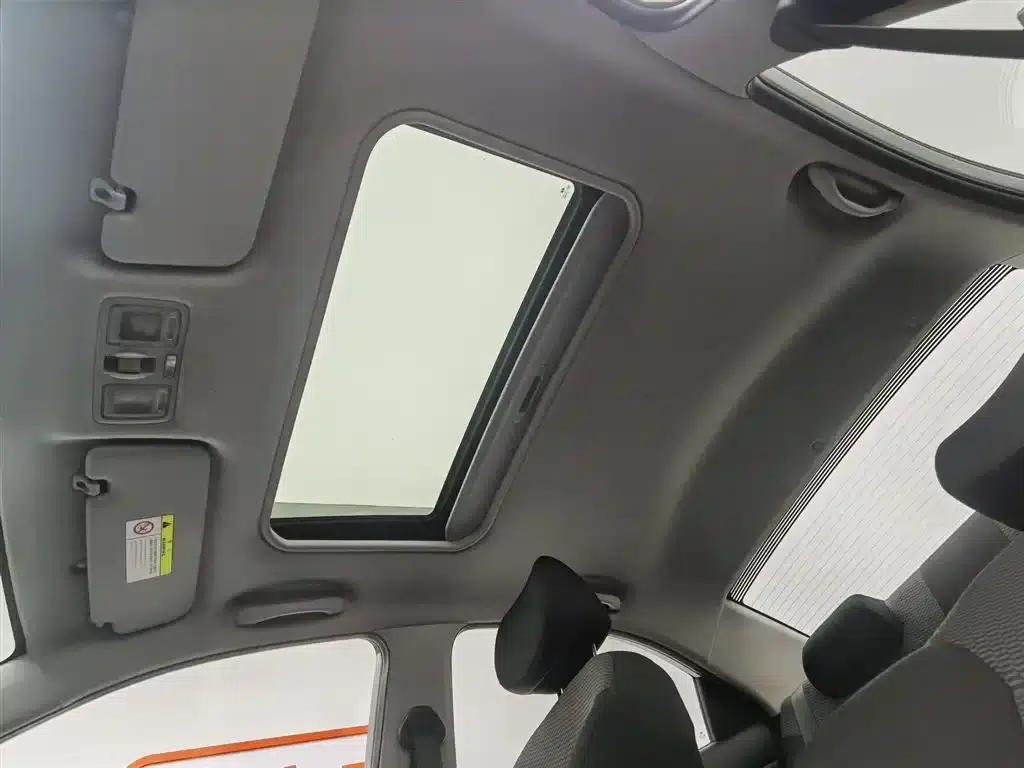 2017 Hyundai Reina 1.4L Manual Transmission with Sunroof (National V Emission Standard) — миниатюра 14
