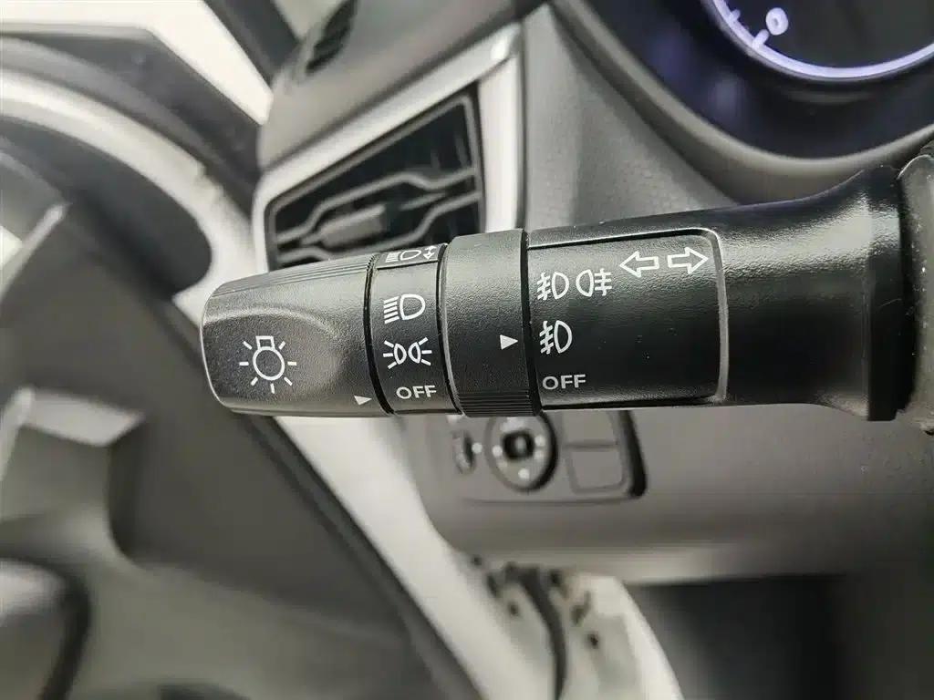 2017 Hyundai Reina 1.4L Manual Transmission with Sunroof (National V Emission Standard) — миниатюра 21