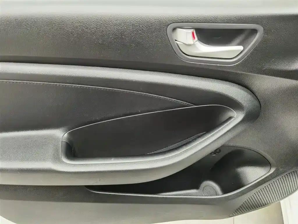 2017 Hyundai Reina 1.4L Manual Transmission with Sunroof (National V Emission Standard) — миниатюра 9