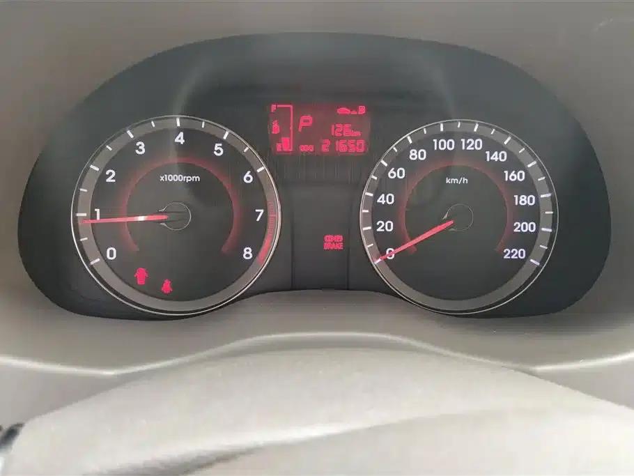2010 Hyundai Reina Sedan 1.4L Automatic Fashion GT — миниатюра 14