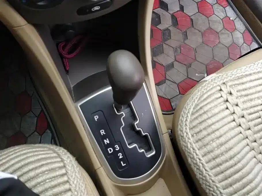 2010 Hyundai Reina Sedan 1.4L Automatic Fashion GT — миниатюра 16
