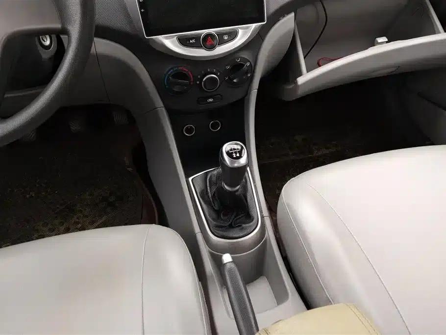 2016 Hyundai Reina 1.4L Manual Fashion GS — миниатюра 16