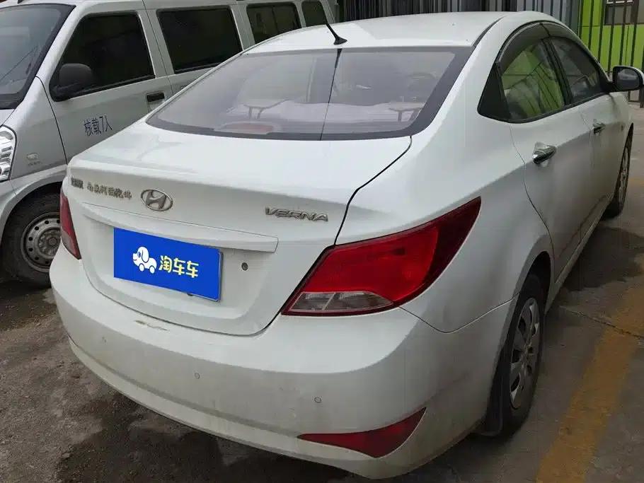 2016 Hyundai Reina 1.4L Manual Fashion GS — миниатюра 3