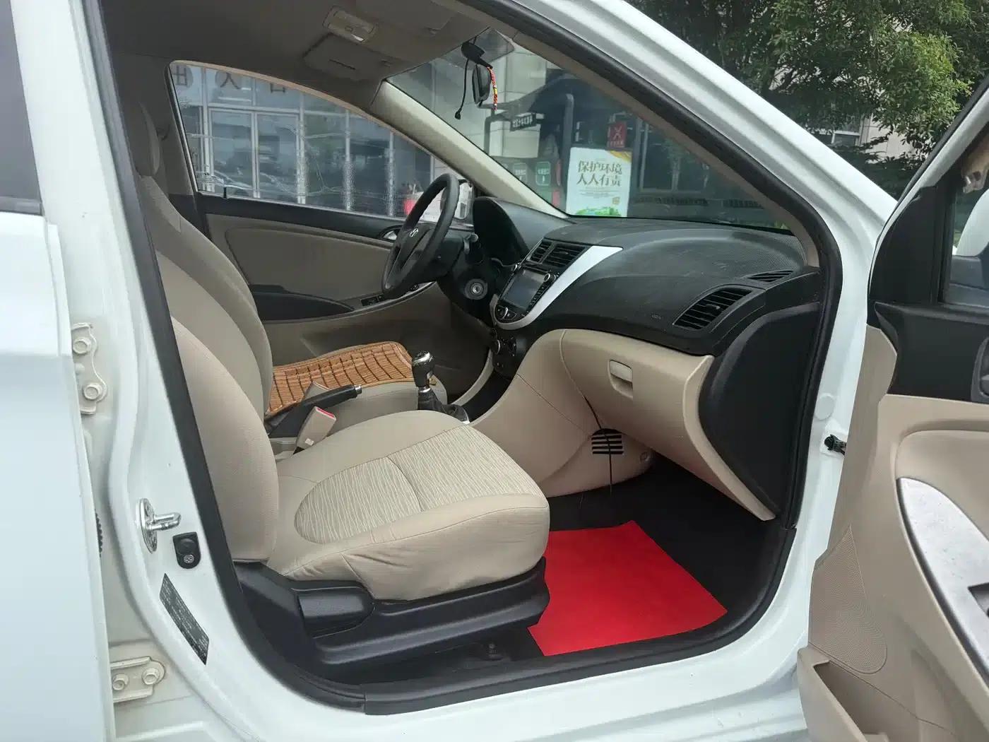 2014 Hyundai Reina 1.4L Manual Intelligent GLS — миниатюра 11