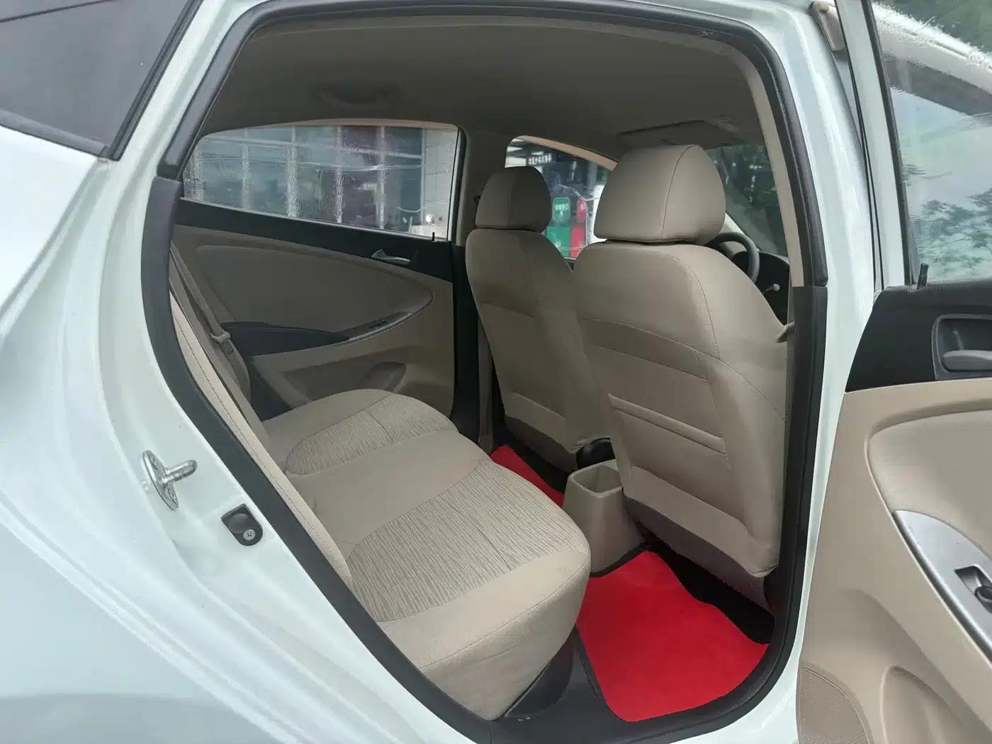 2014 Hyundai Reina 1.4L Manual Intelligent GLS — миниатюра 12