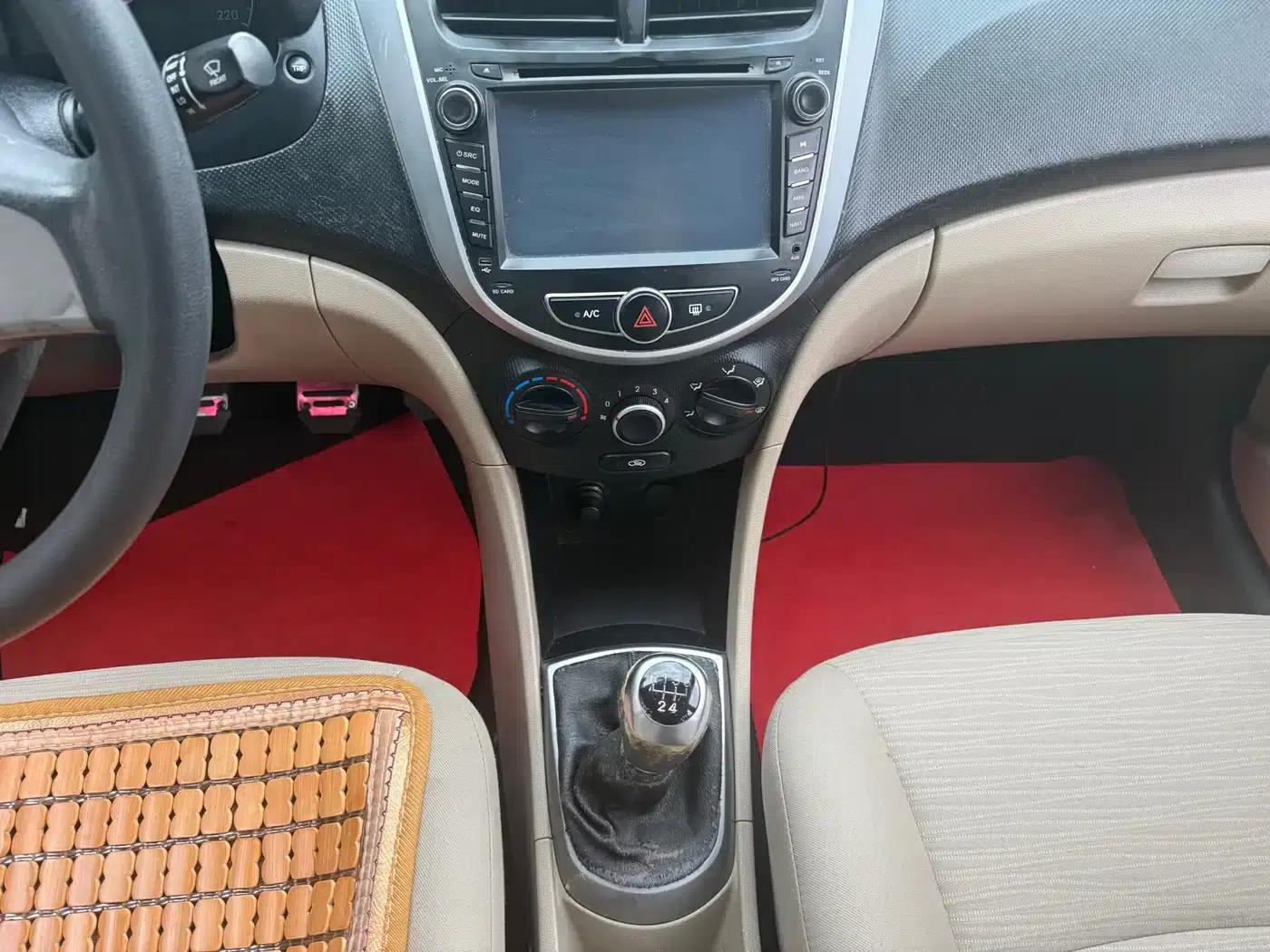 2014 Hyundai Reina 1.4L Manual Intelligent GLS — миниатюра 13