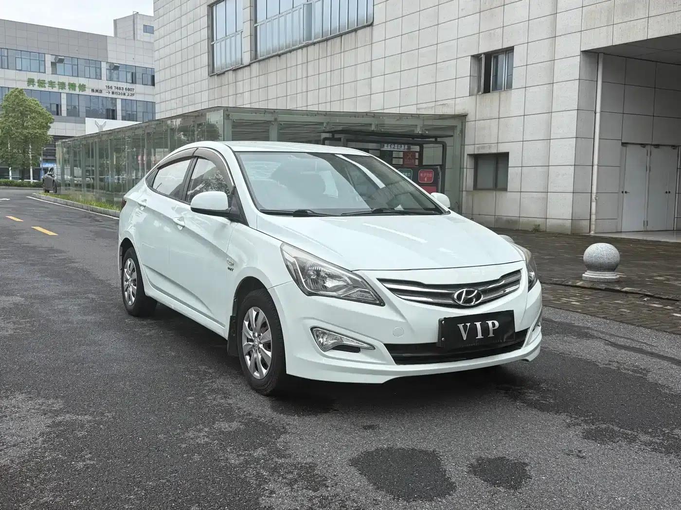 2014 Hyundai Reina 1.4L Manual Intelligent GLS — миниатюра 3