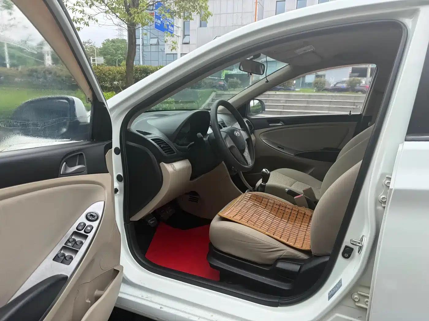 2014 Hyundai Reina 1.4L Manual Intelligent GLS — миниатюра 7