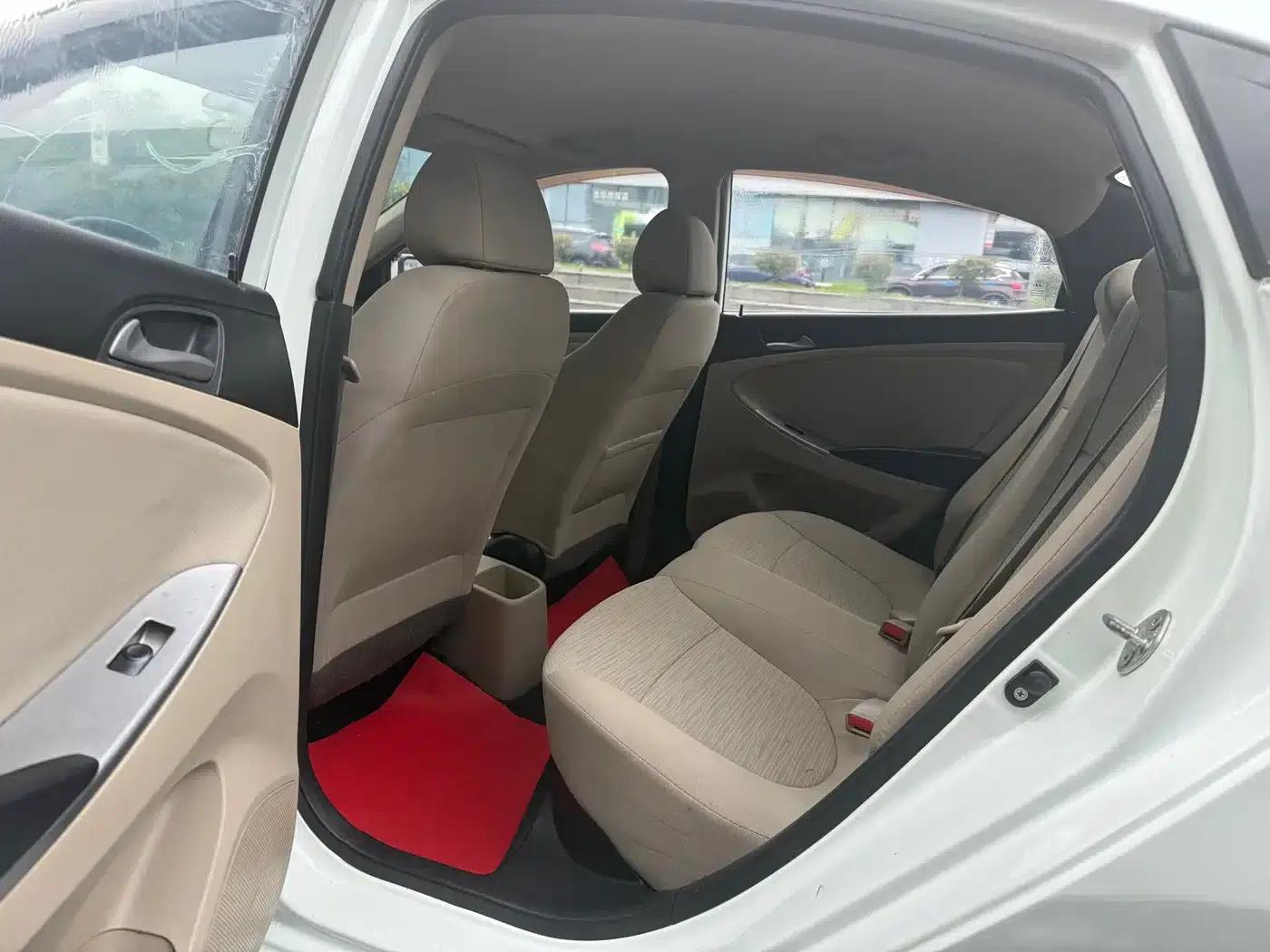 2014 Hyundai Reina 1.4L Manual Intelligent GLS — миниатюра 8
