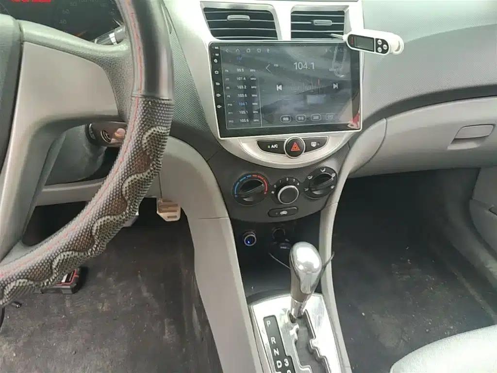 2016 Hyundai Reina 1.4L Automatic Intelligent GLS — миниатюра 13