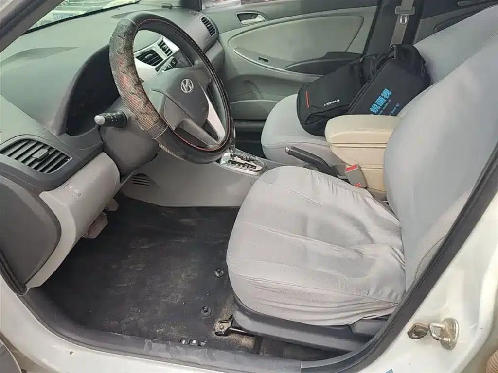 2016 Hyundai Reina 1.4L Automatic Intelligent GLS — миниатюра 15