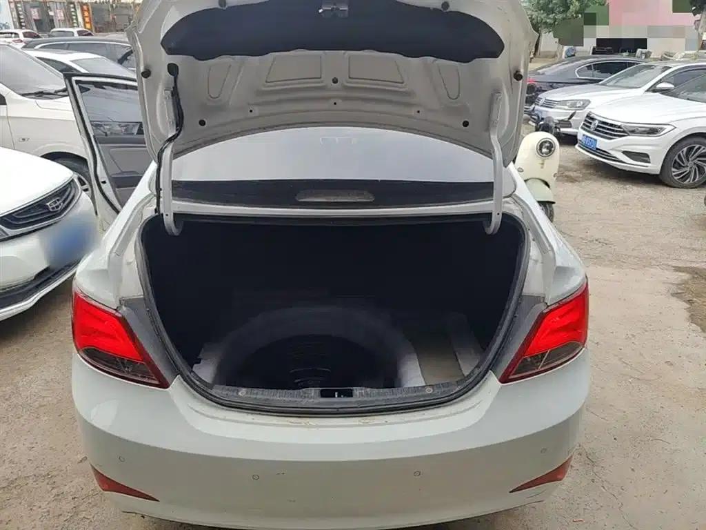 2016 Hyundai Reina 1.4L Automatic Intelligent GLS — миниатюра 19