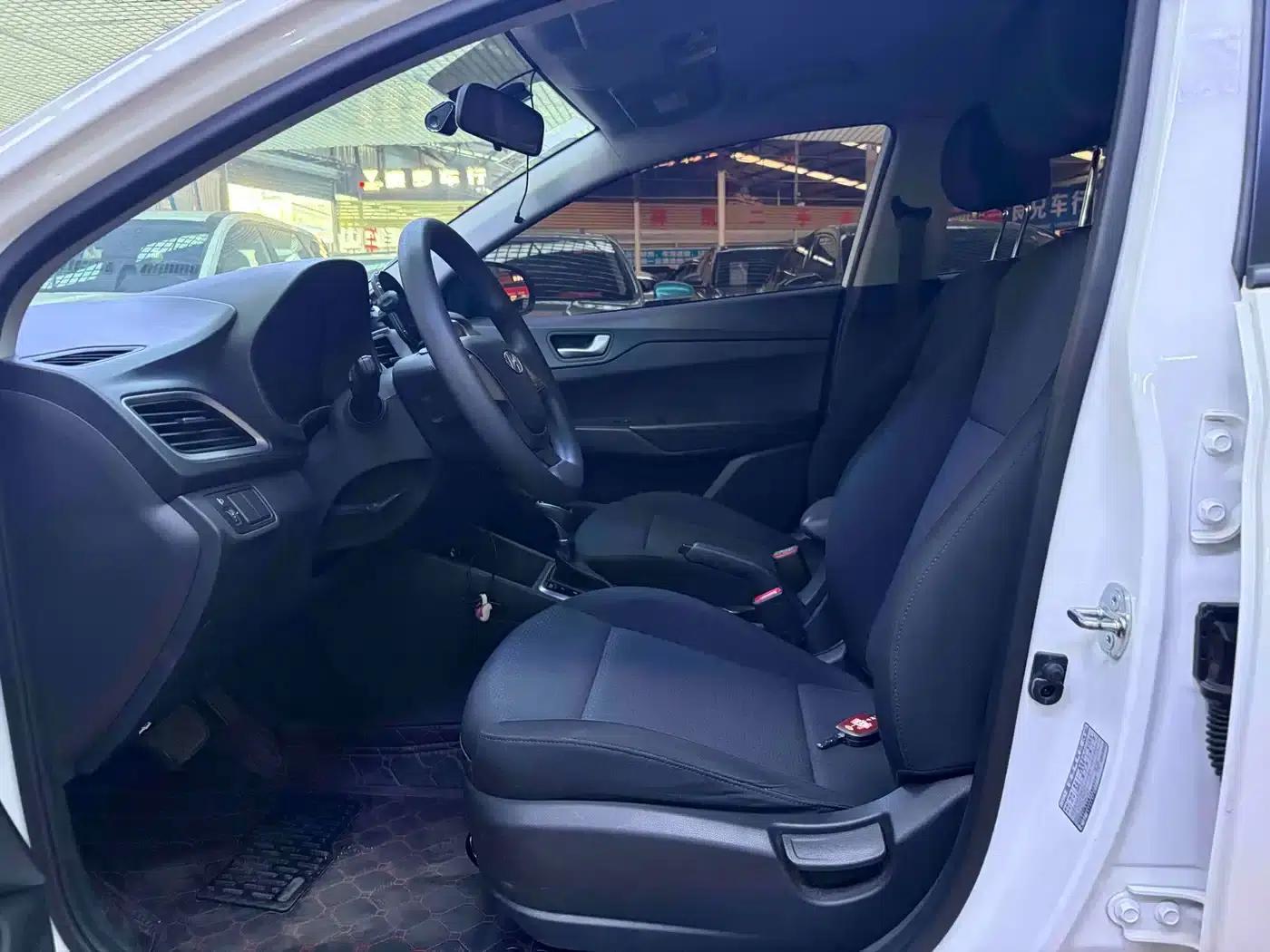 2016 Hyundai Verna 1.4L Automatic GLS (Cool Edition) — миниатюра 4