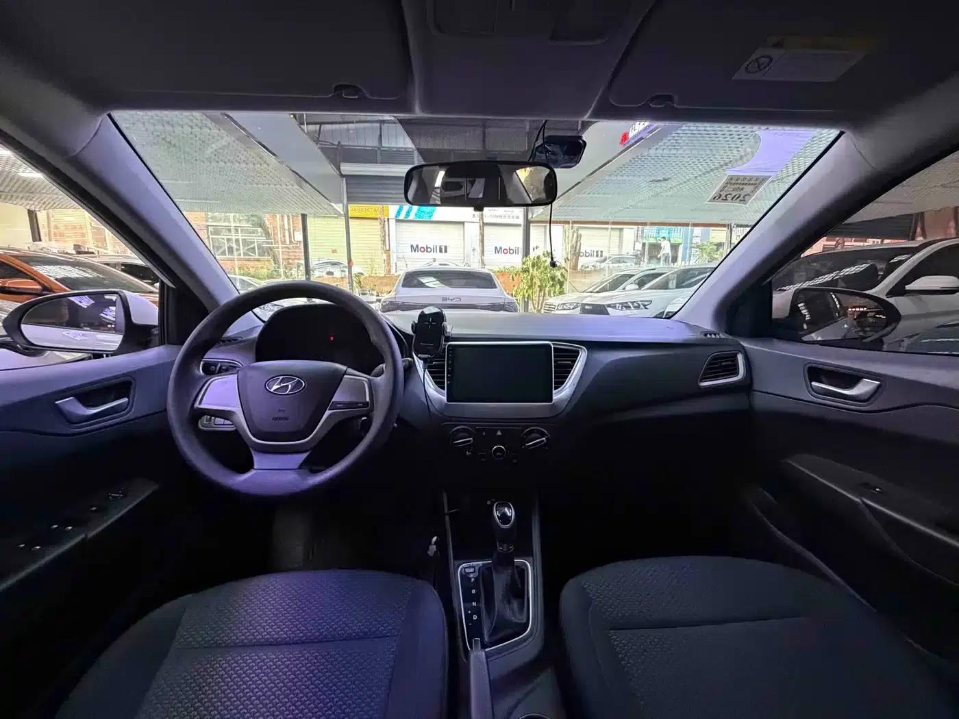 2016 Hyundai Verna 1.4L Automatic GLS (Cool Edition) — миниатюра 6