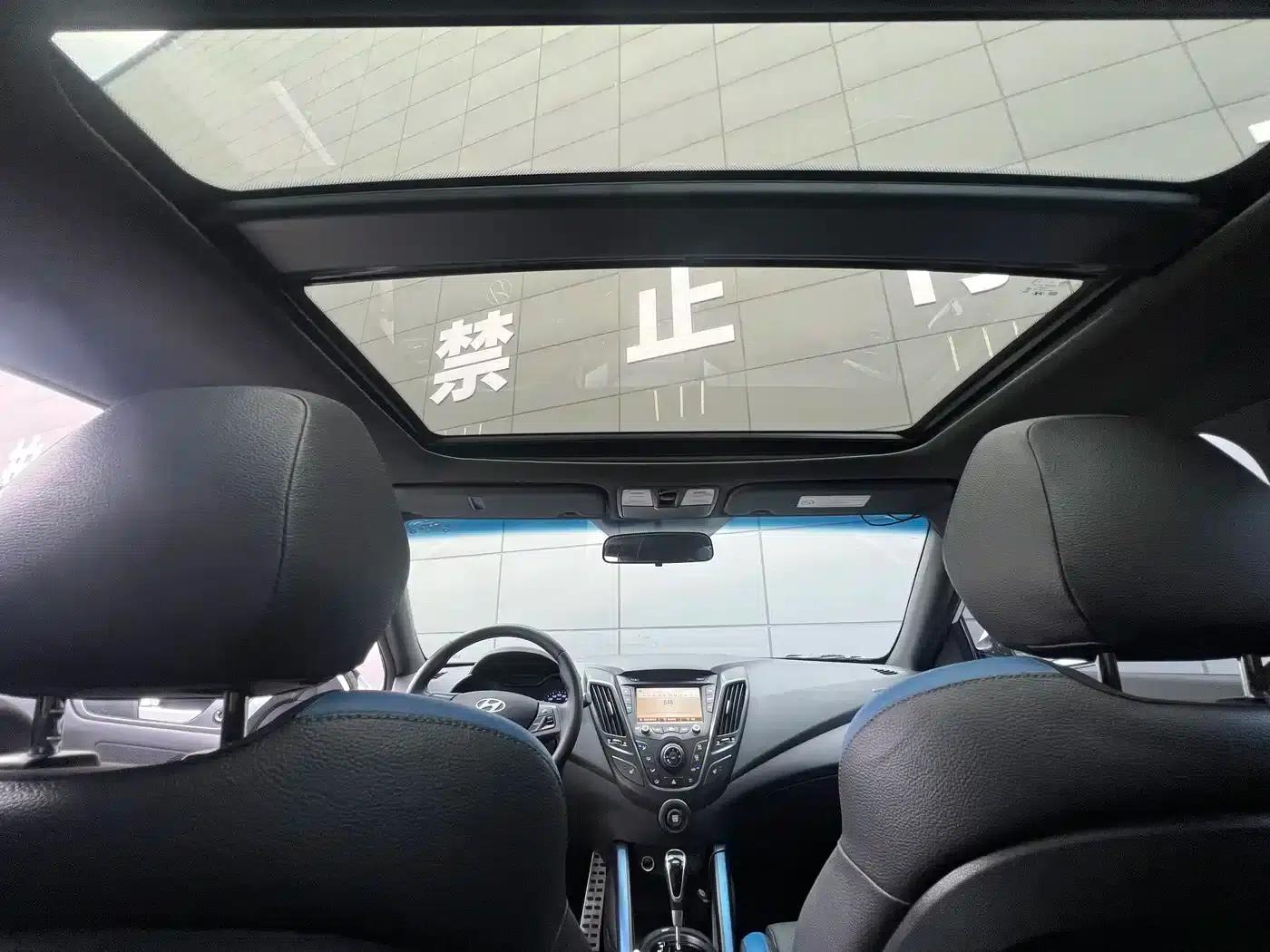 2015 Veloster 1.6T Automatic Luxury Edition — миниатюра 11