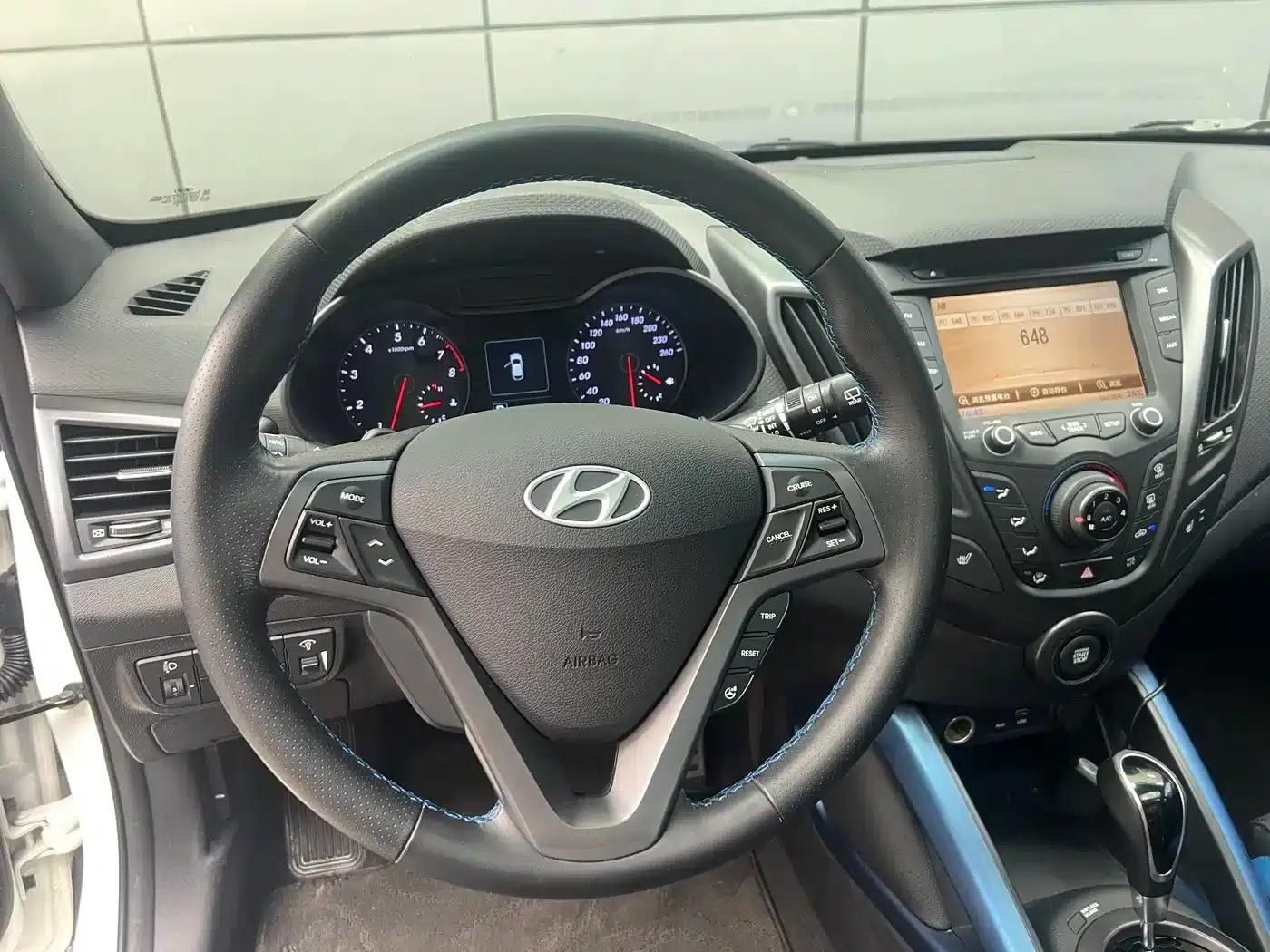 2015 Veloster 1.6T Automatic Luxury Edition — миниатюра 12