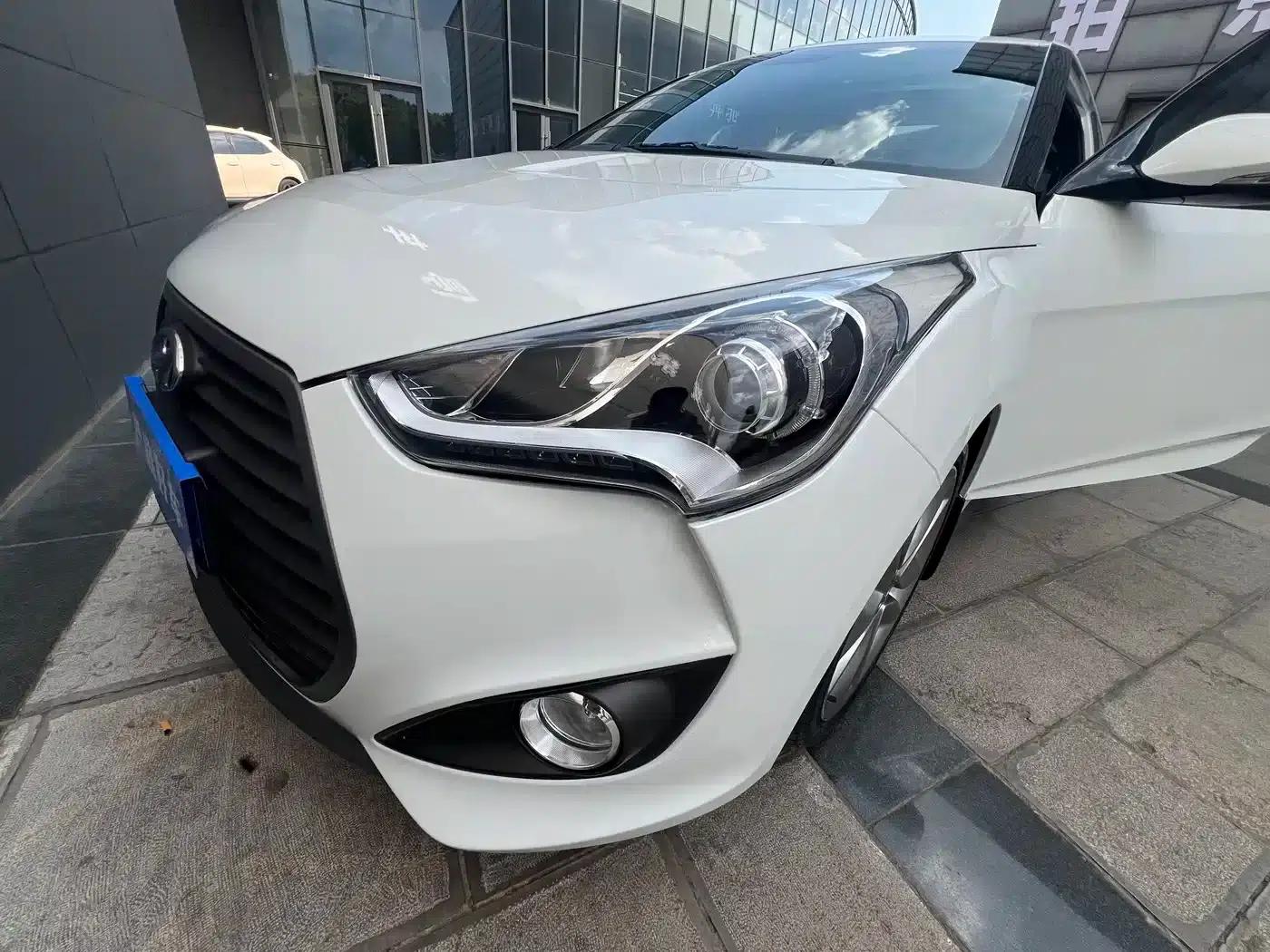 2015 Veloster 1.6T Automatic Luxury Edition — миниатюра 18