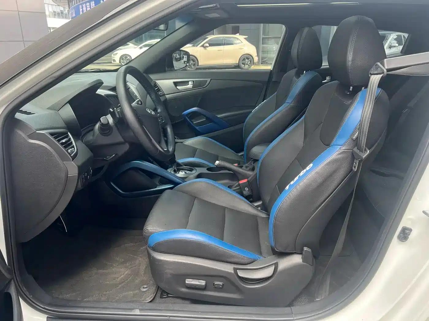 2015 Veloster 1.6T Automatic Luxury Edition — миниатюра 4