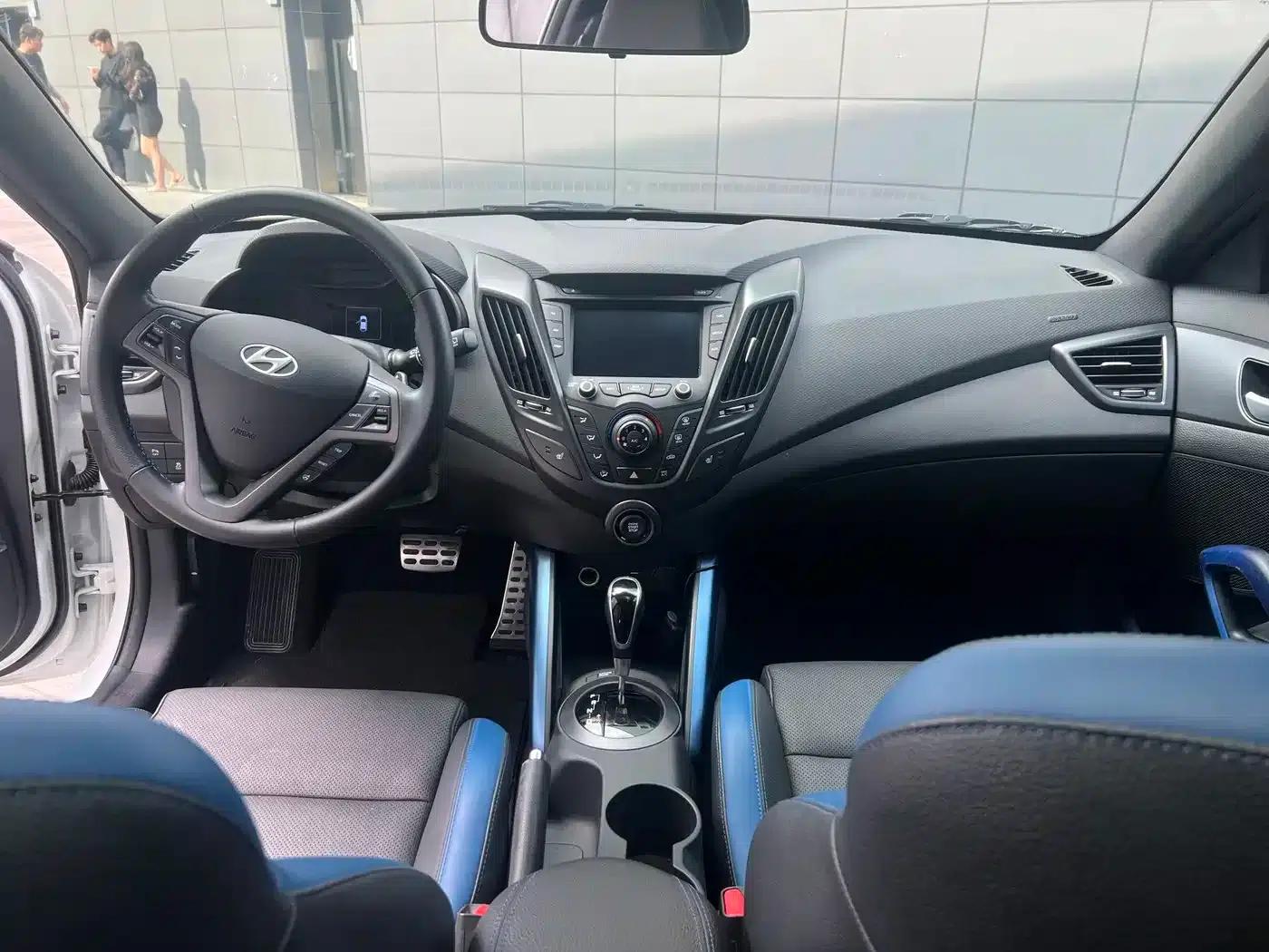 2015 Veloster 1.6T Automatic Luxury Edition — миниатюра 5
