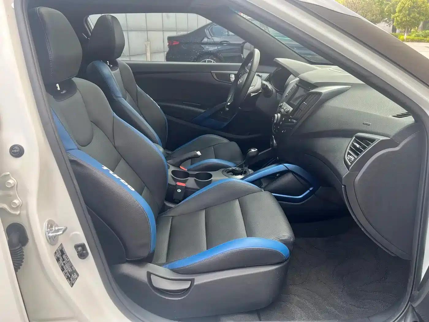 2015 Veloster 1.6T Automatic Luxury Edition — миниатюра 6