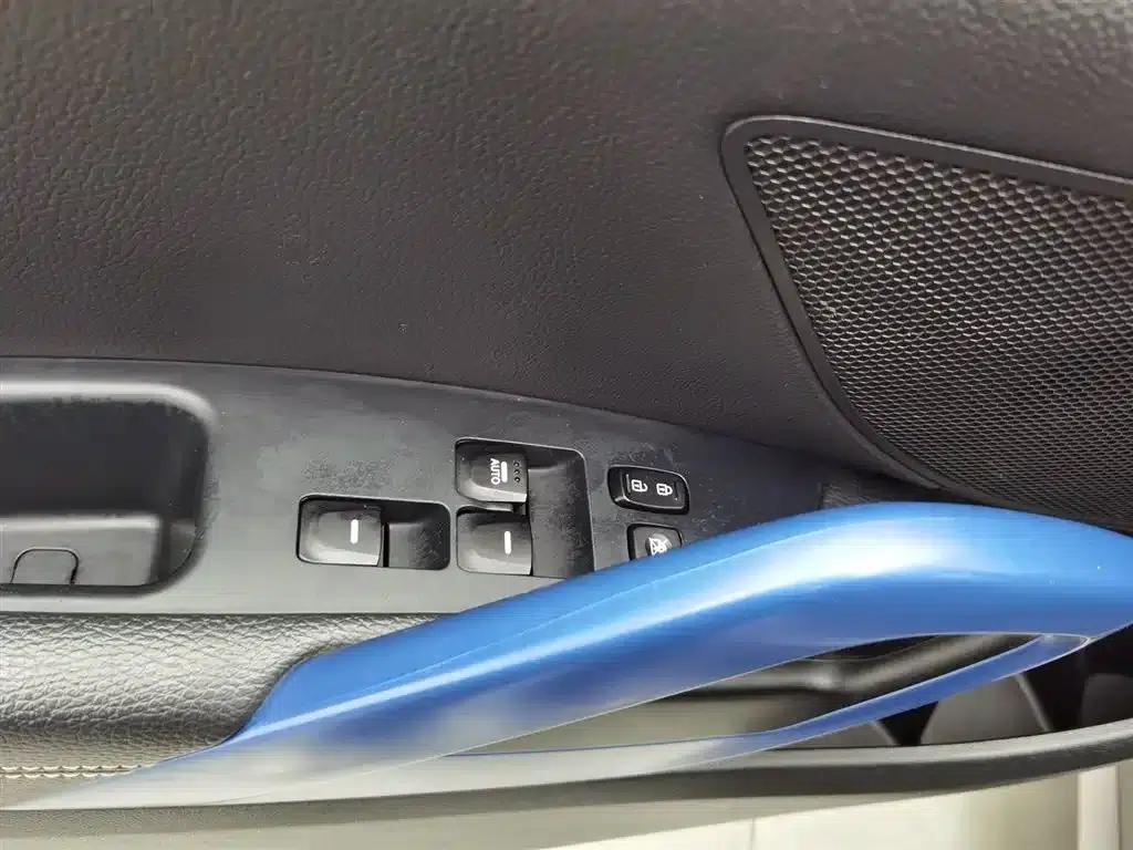 Veloster 2012 1.6T Automatic Luxury Edition — миниатюра 9