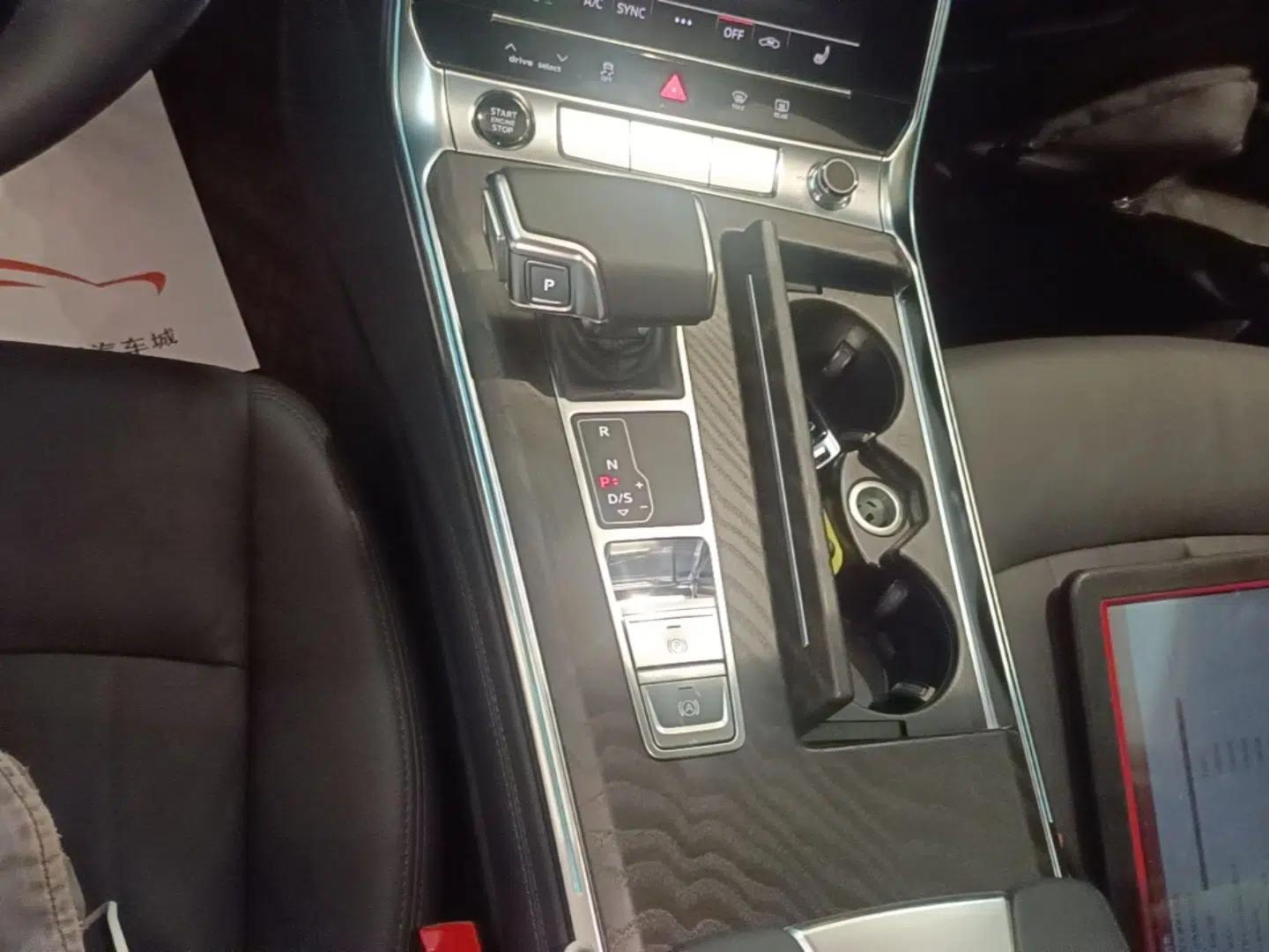 Audi A6 2021 allroad quattro Explorer 55 TFSI Prestige Off-Road Model — миниатюра 17