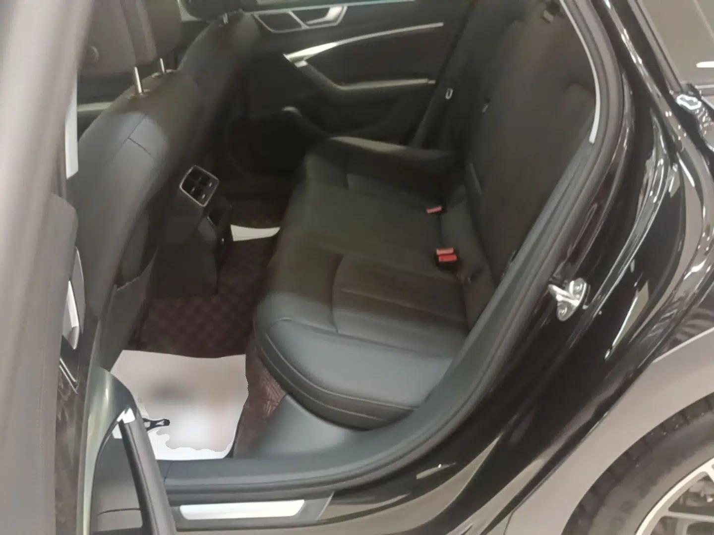 Audi A6 2021 allroad quattro Explorer 55 TFSI Prestige Off-Road Model — миниатюра 20