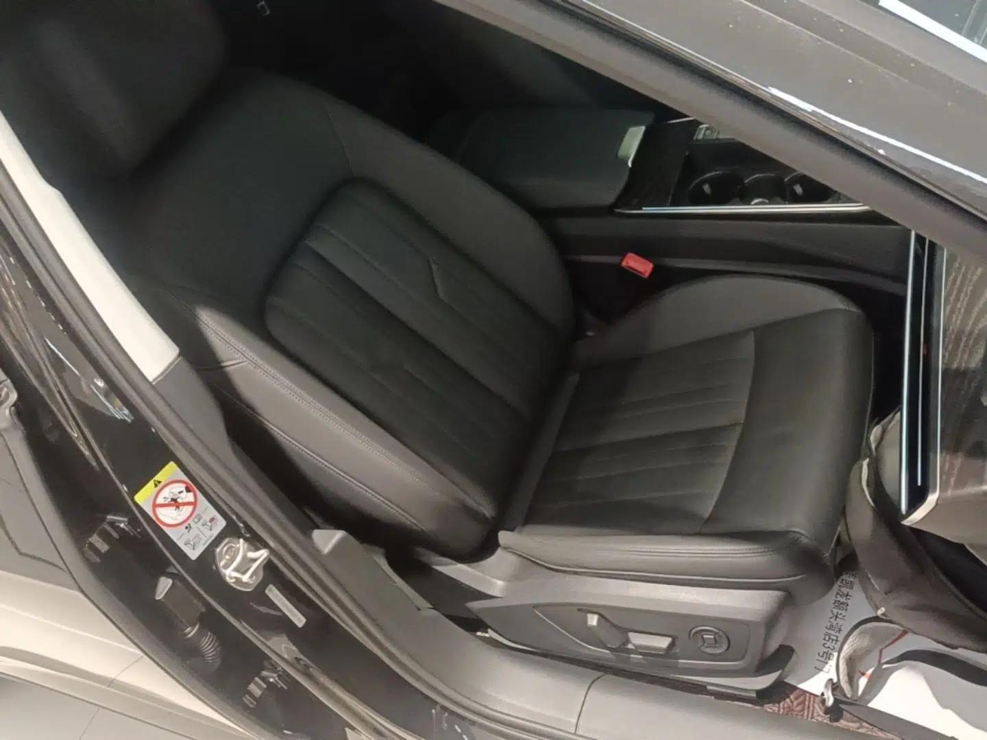 Audi A6 2021 allroad quattro Explorer 55 TFSI Prestige Off-Road Model — миниатюра 23