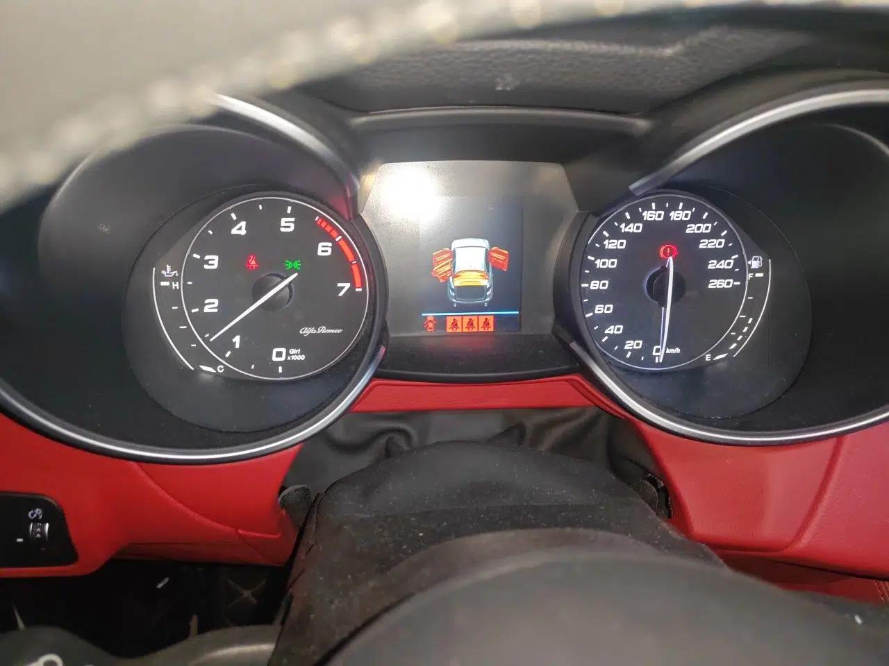 Alfa Romeo Stelvio 2017 2.0T 200HP Elite Edition — миниатюра 12