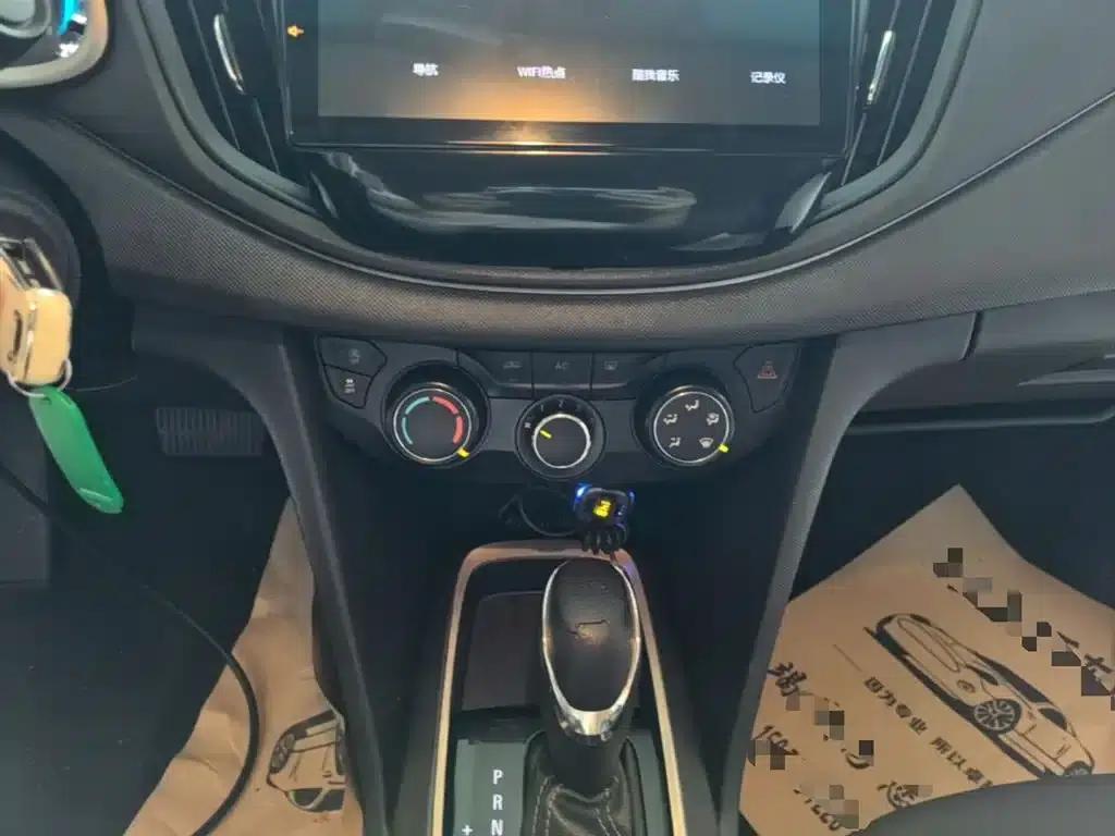 Chevrolet Cruze 2019 320 Automatic Sunroof Edition — миниатюра 13