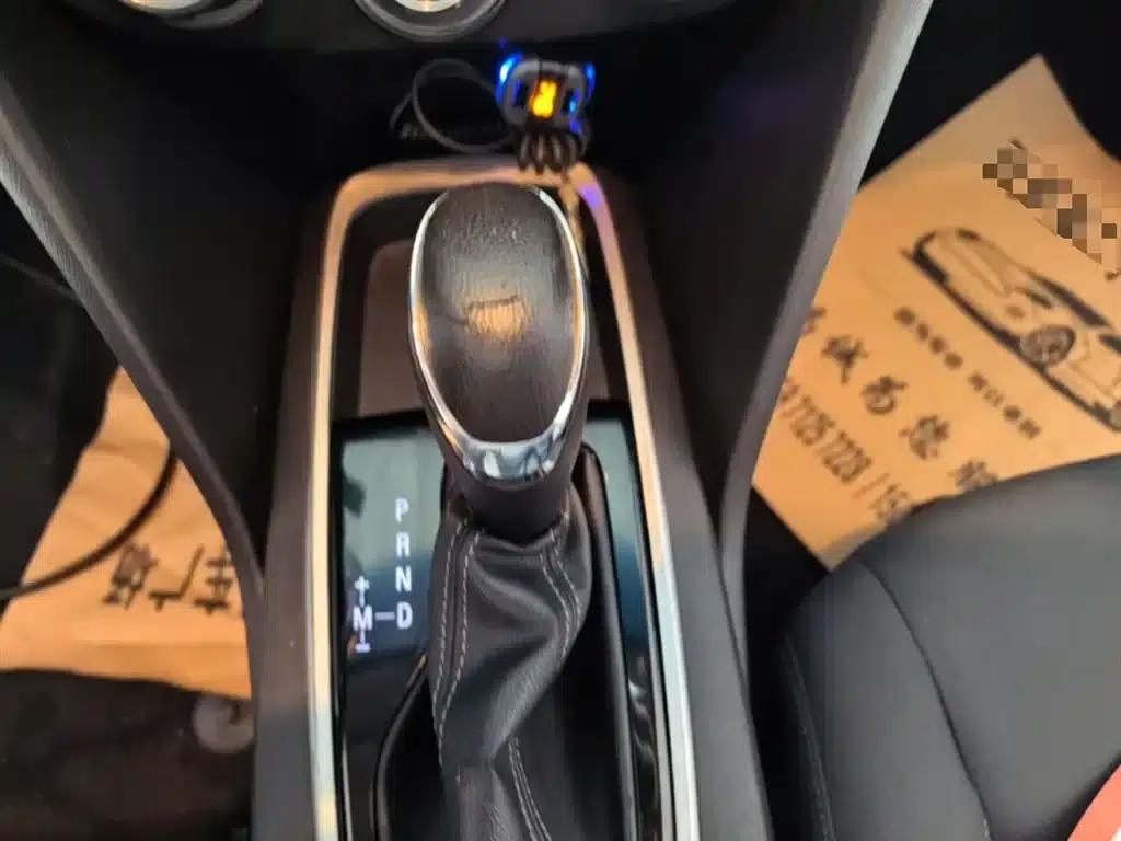 Chevrolet Cruze 2019 320 Automatic Sunroof Edition — миниатюра 14