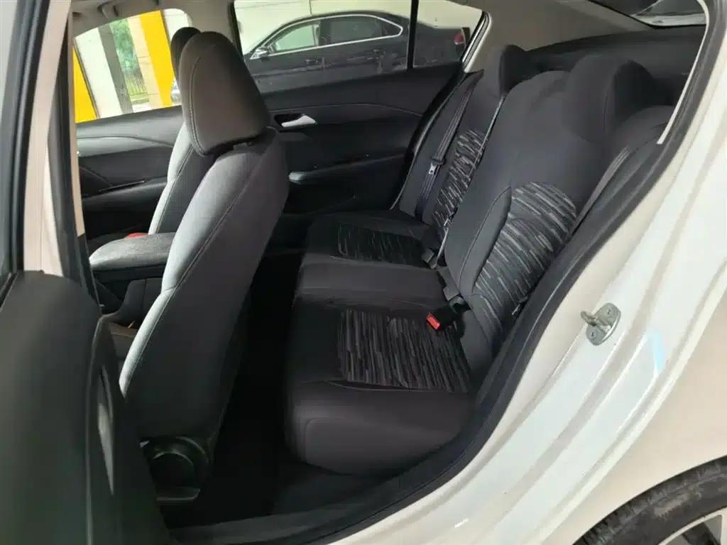 Chevrolet Cruze 2019 320 Automatic Sunroof Edition — миниатюра 17