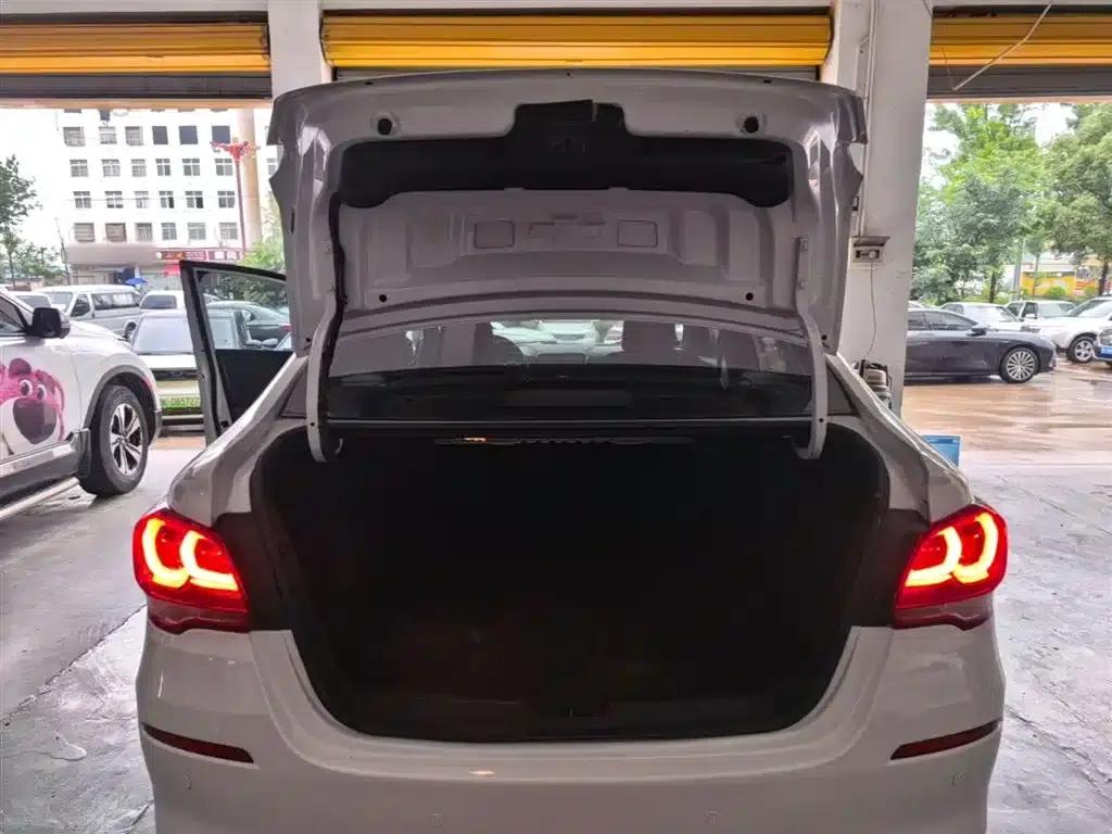 Chevrolet Cruze 2019 320 Automatic Sunroof Edition — миниатюра 19